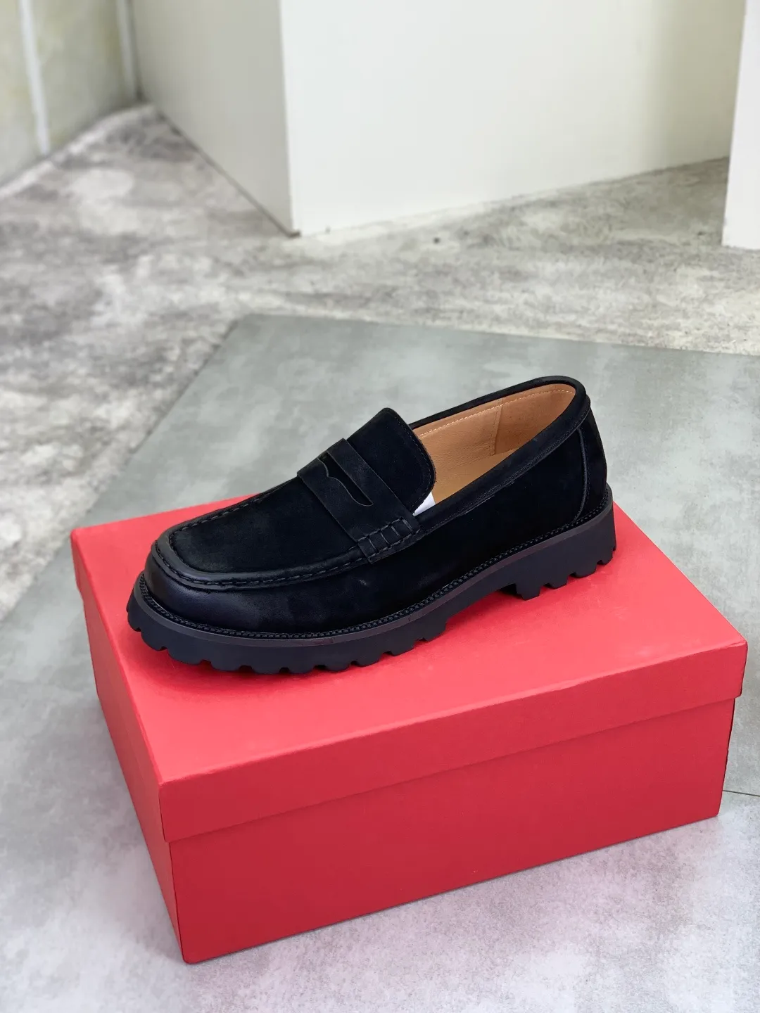 Men's shoes 💰P500 New model [Ferragamo/Ferragamo] Latest model Original imported calfskin, imported pigskin lining + original luxury metal buckle + original rubber outsole Soft and comfortable Size number: 38-44